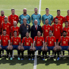 Fotografía de familia de la selección española antes de disputar el Mundial de Rusia 2018 que arranca el día 14 de este mes. JAVIER LIZÓN