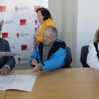 El rector García Marín, con el presidente del Santas Martas, José Antonio González y la vicerrectora, Pilar Marqués, hoy en el Campus de Ponferrada. ANA F. BARREDO