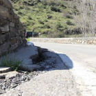 La tierra, al desprenderse, invadió uno de los carriles en Fabero.