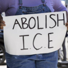 Personas protestas contra la política migratoria del Gobierno de los EEUU.