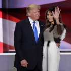 Donald y Melania Trump, tras el discurso de la esposa del magnate, el lunes en la convención republicana de Cleveland.