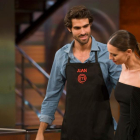 Juan Betancourt y Eva González, en la edición de este martes de Masterchef Celebrity, concurso gastronómico de TVE-1.