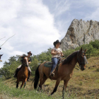 POR MOMENTOS La experiencia resulta embriagadora desde el minuto cero. No se necesitan aptitudes específicas para realizar la ruta, aunque sí un mínimo de destreza para realizar la monta. A partir de ahí llega el disfrute. Se recomienda protección solar y