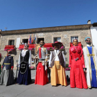 Los gigantes y los cabezudos forman parte de la identidad de Villafranca del Bierzo. ANA F. BARREDO