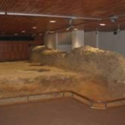 El Aedes Augusti, cuyo pavimento geométrico ha sido reproducido durante la musealización de la ruta
