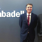 Jaume Guardiola y Francesc Noguera, director de Banco Sabadell en México, en la nueva oficina de Jalisco.