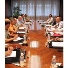 El ministro Sebastián, durante la reunión del 15 de septiembre con los sindicatos mineros.