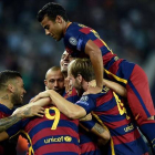 Los jugadores del Barça celebran el triunfo de la Suprcopa de Europa.