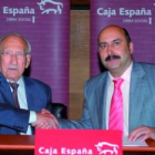 Alejandro López Caride y José Manuel Fernández Corral, en la firma del convenio.