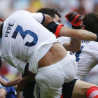 Momento del choque entre Pepe y Casillas, el primero tuvo que ser sustituido y pasó la noche en el hospital.