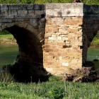 El Puente Canto sobre el río Cea en la localidad de Sahagún. DL