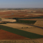 Vista aérea de Payuelos, en la zona de Santas Martas, por donde transcurrirá la línea de alta tensión. FERNANDO OTERO