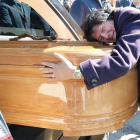 Antonietta, madre de Serena Saracino, una de las 13 estudiantes muertas. ALESSANDRO DI MARCO