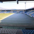 Éste es el estado que presentaba el campo de la Deportiva en la mañana de ayer.