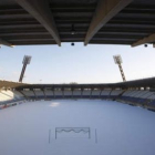 Una capa de 25 centímetros de nieve cubría ayer totalmente el césped del campo leonés.