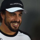 Fernando Alonso, antes de comenzar la rueda de prensa previa al GP de Malasia, en el circuiro de Sepang.