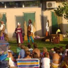 Los cómicos de la compañía Pipirijaina, durante una de sus actuaciones.