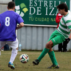 Perona, a la derecha, será baja esta tarde en La Virgen para medirse al Villamuriel. MARCIANO PÉREZ