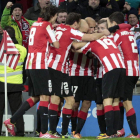 Los jugadores del Athletic celebran el gol de Muniain ante el Barcelona.