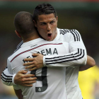 Benzema y Cristiano celebran la victoria del Madrid frente al Villarreal.