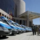 Carmen Ruiz Alonso, gerente del Sacyl en León, inspeccionó las nuevas ambulancias