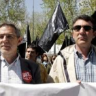 Los responsables de UGT y CC.OO., Agutín Prieto y Ángel Hernández, encabezaron la manifestación