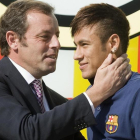 Sandro Rosell y Neymar, en junio del 2013.