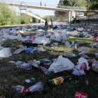Paisaje después de un 'botellón' en la capital leonesa.