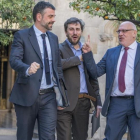 Santi Vila y Jordi Baiget, con el 'conseller' Toni Comin (en el centro), en una imagen del 2016.