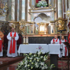 Victorina Alonso eleva en la iglesia de Santa Marta sus ruegos a la patrona de la ciudad.
