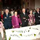 Casilda y Paco, Agustina y Félix, Carmen y Zósimo, ayer en la iglesia de Tejerina.