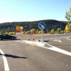 El alcalde de Cistierna, Nicanor Sen, estuvo presente cuando la empresa abrió los accesos.