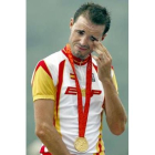 Samuel Sánchez llora en el podio tras proclamarse campeón olímpico