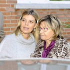 Terelu Campos, junto a su madre, María Teresa, a la salida del hospital.