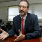 Carlos Collantes, en su despacho, durante la entrevista que mantuvo con Diario de León