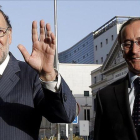 El presidente del Gobierno en funciones, Mariano Rajoy, y el candidato a lehendakari del PP, Alfonso Alonso, este miércoles en Madrid.