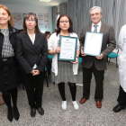 El personal del ambulatorio de Pico Tuerto recibió la acreditación (con Criado segundo por la derecha) del Instituto Carlos III