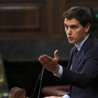 El líder de Ciudadanos, Albert Rivera, durante su intervención en el debate de la moción de censura presentada por el PSOE contra el presidente del Gobierno, Mariano Rajoy, esta tarde en el Congreso de los Diputados.