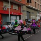 Varios pianos dan el do en el desfile carnavalero de Villablino. ARAUJO