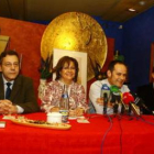 Máximo Cayón, de Caja España; la concejala Evelia Fernández, Héctor Escobar y el diputado Marcos Mar