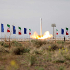 Lanzamiento ayer del misil militar de Irán desde el desierto de Dashte Kavir. SEPAHNEWS HANDOUT