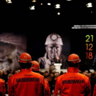 Varios mineros asisten a la ceremonia de cierre de la mina de carbón Prosper-Haniel en Bottrop, en Alemania