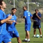 El técnico berciano sigue pensativo el ensayo matinal de ayer en Madrid