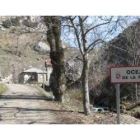 La carretera de Ocejo de la Peña, de algo más de cinco kilómetros, se encuentra muy deteriorada.