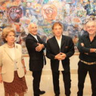 Úrsula Rodríguez, Amancio Prada, Juan Carlos Mestre y José Antonio Robés, ante el mural "La feria de San Antonio"