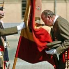 El Rey Juan Carlos renovó ayer su juramento de bandera en la Academia Militar de Zaragoza