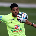 El delantero Hulk prepara con Brasil el encuentro de hoy ante Croacia.