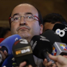 El primer secretario del PSC, Miquel Iceta, en los pasillos del Parlament.