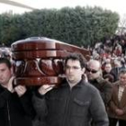 Cientos de personas acudieron al funeral por el alcalde de Sinlabajos