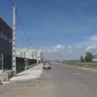 Las dos últimas naves del polígono industrial en la zona hacia la que se planea su crecimiento